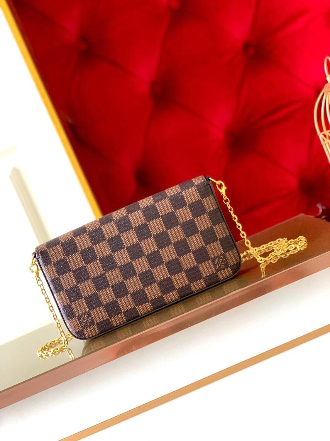 LV POCHETTE FÉLICIE