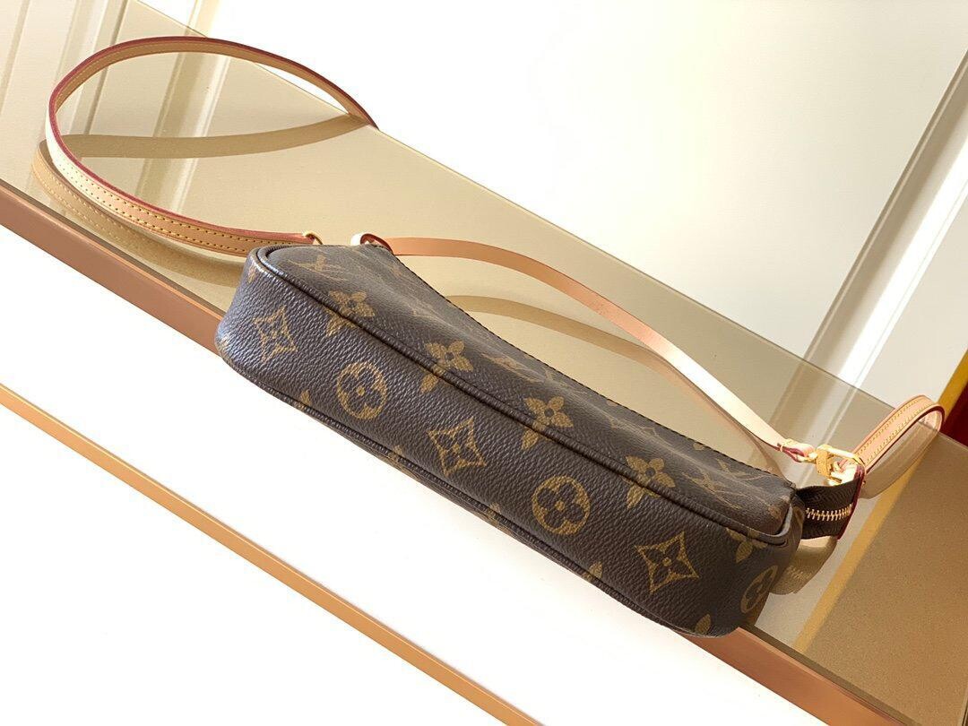 LV POCHETTE ACCESSOIRES NM