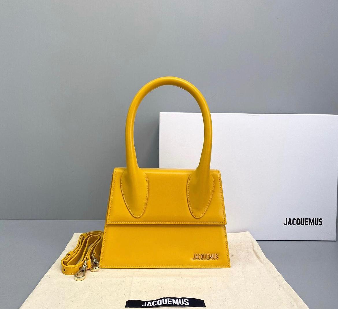 LE CHIQUITO MOYEN BY JACQUEMUS